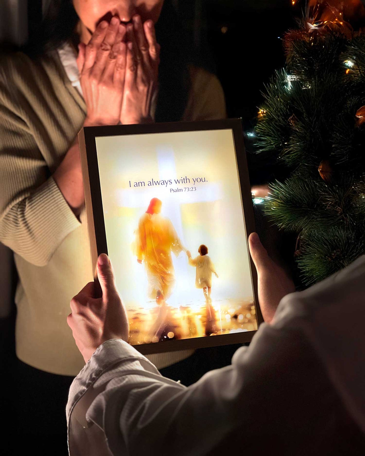Jezus wandlamp als cadeau onder de kerstboom