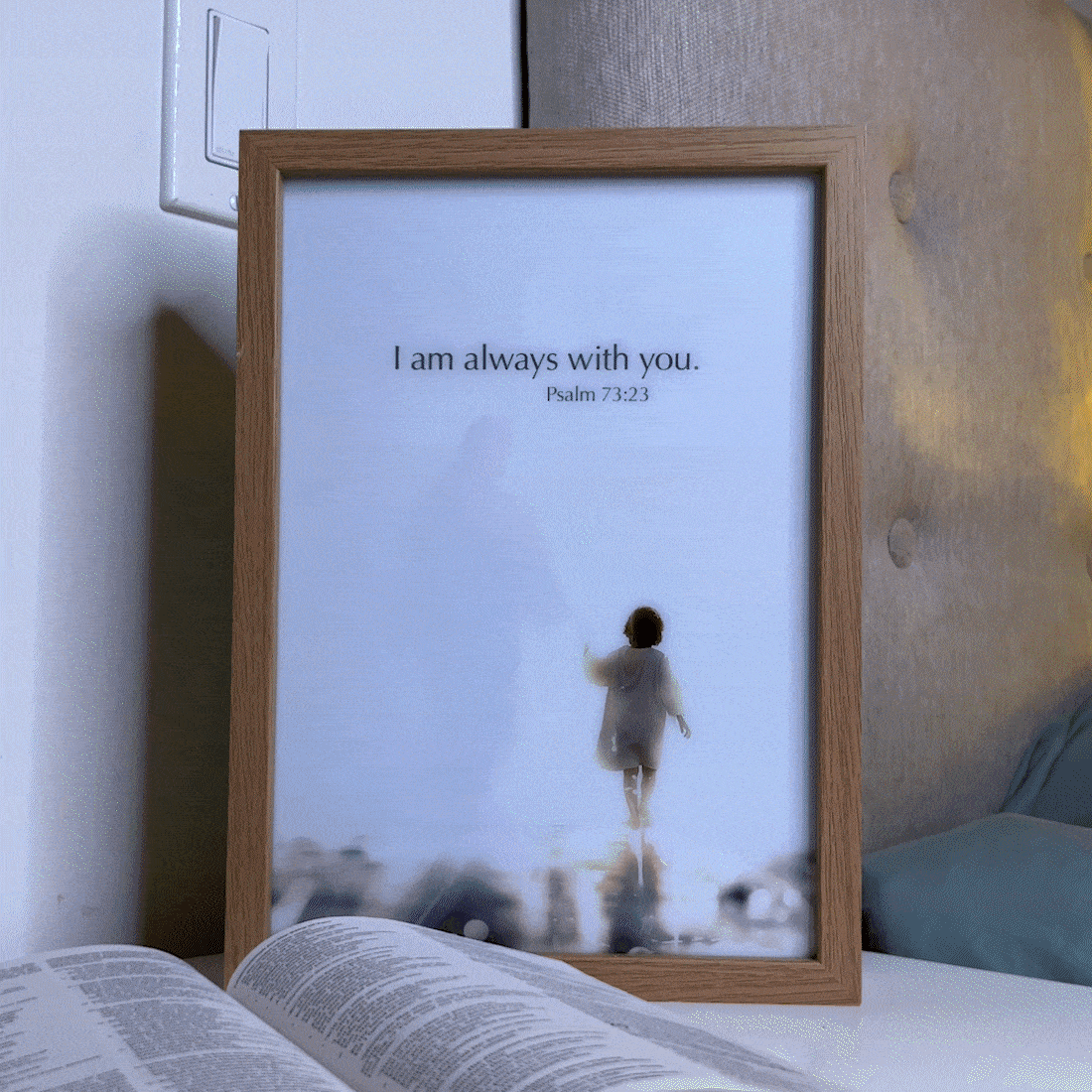 Jezus wandlamp verlicht — zachte gloed aan