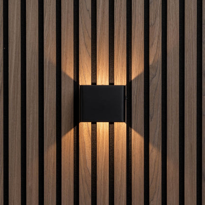 Mila wandlamp met warme gloed in de gang