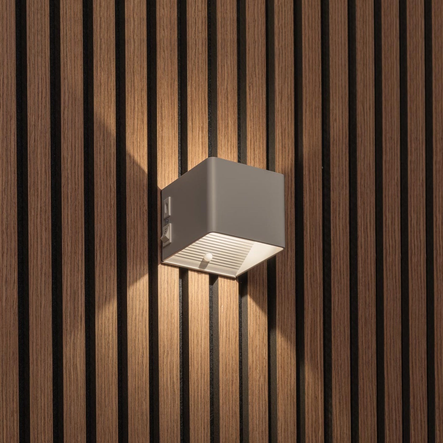 Mila draadloze wandlamp met sensor in wit