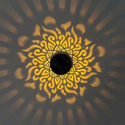 Solana solar mandala projectielamp met gouden lichtpatroon op muur